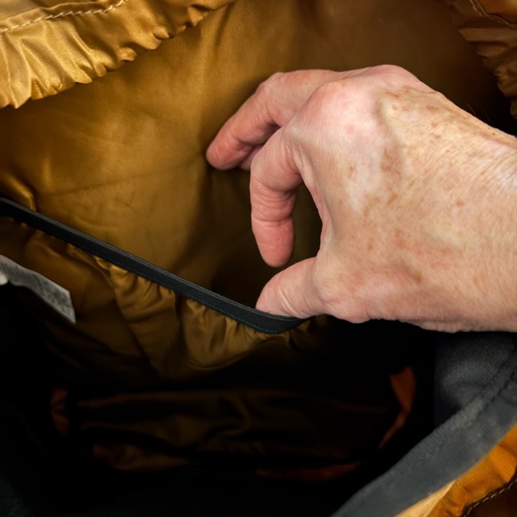 Eddie Bauer Black and Tan unisex Backpack - Picture 7 of 9